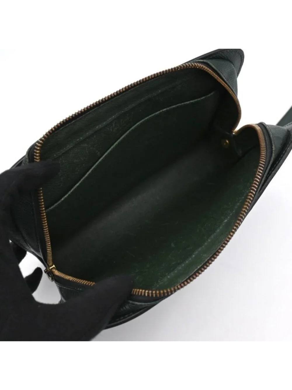 Louis Vuitton Taiga Baikal Second Epi Sea Clutch